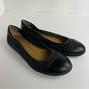 Softspots Black Leather Ballet Flats Cap Toe Laser Cut Floral Comfort Sz 8.5 M